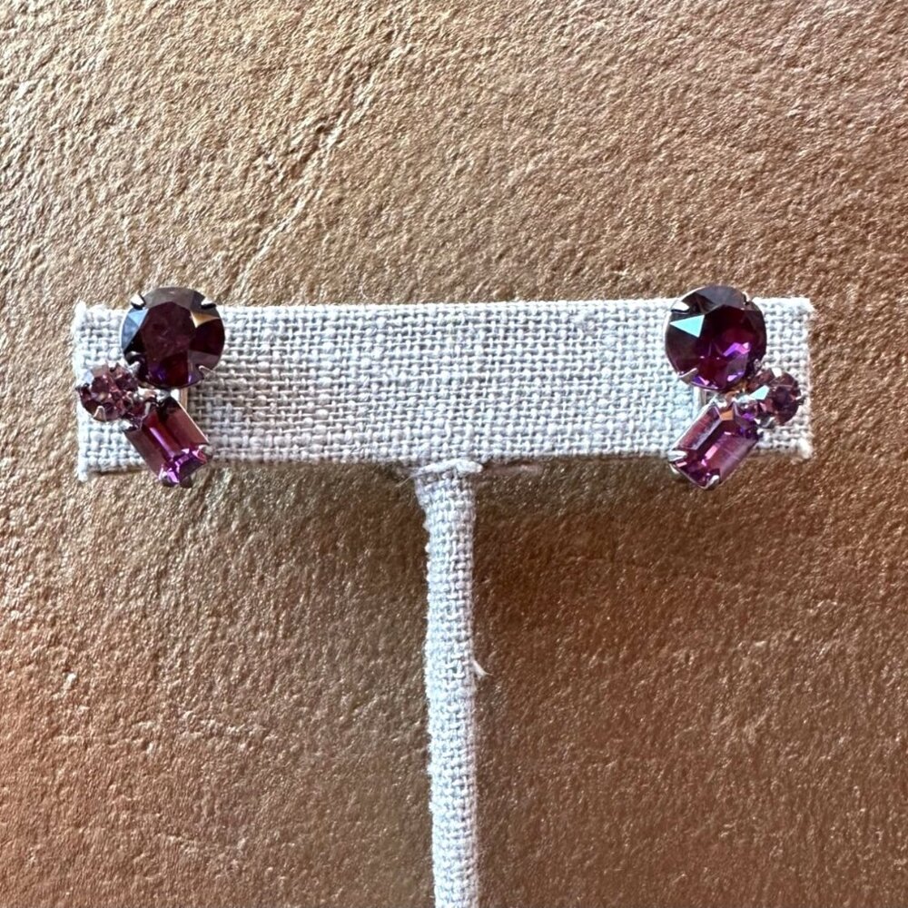 Vintage Purple Rhinestone Screw-Back Earrings Mid-Century Modern Amethyst Color - Picture 6 of 10